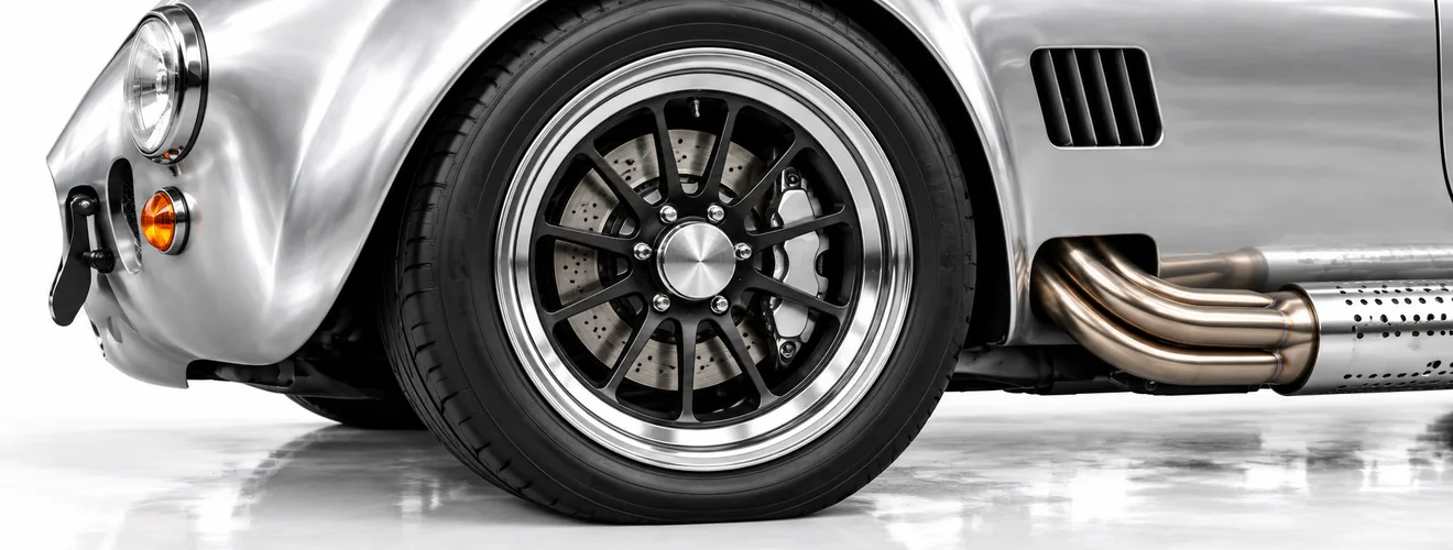 Close-up: Wheels & brakes, All four corners